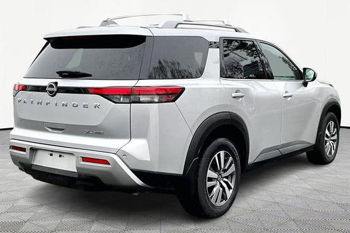 2023 Nissan Pathfinder SL 4WD