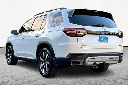2025 Honda Pilot Touring 8-Passenger