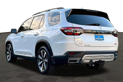 2025 Honda Pilot Touring 8-Passenger