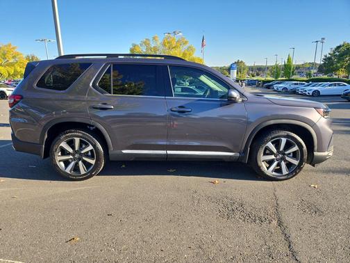 2025 Honda Pilot Touring 8-Passenger