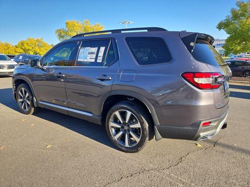 2025 Honda Pilot Touring 8-Passenger