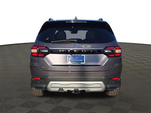 2025 Honda Pilot Touring 8-Passenger