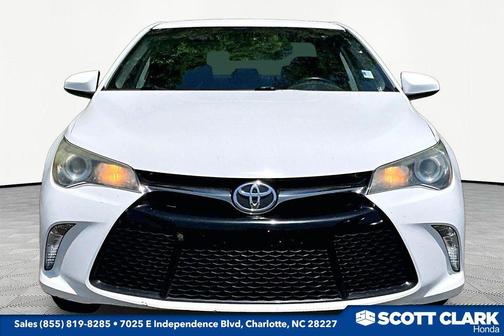 Super White 2015 Toyota Camry SE