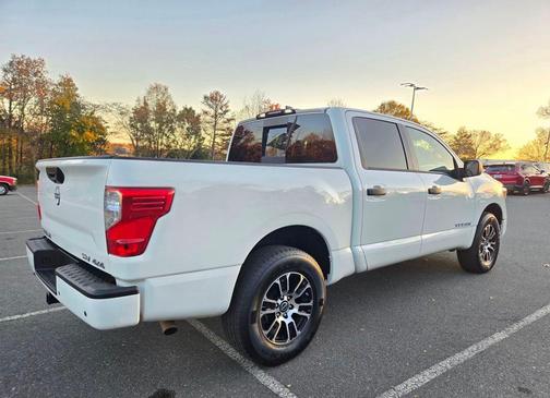 2024 Nissan Titan SV