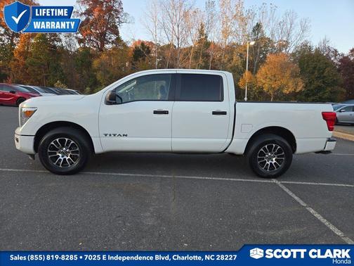 2024 Nissan Titan SV