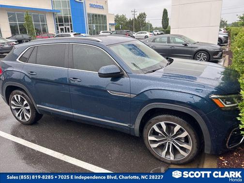 Blue Metallic 2021 Volkswagen Atlas Cross Sport 3.6L V6 SEL R-Line