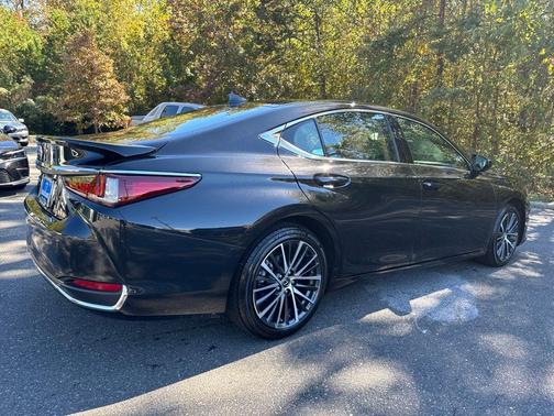 2024 Lexus ES 300h Base