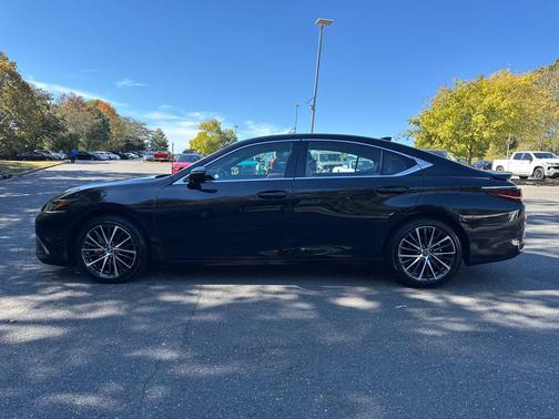 2024 Lexus ES 300h Base