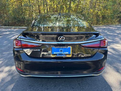 2024 Lexus ES 300h Base