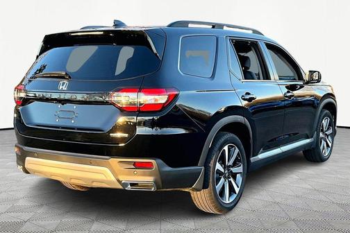2025 Honda Pilot Touring 8-Passenger