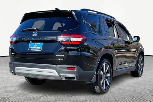 2025 Honda Pilot Touring 8-Passenger