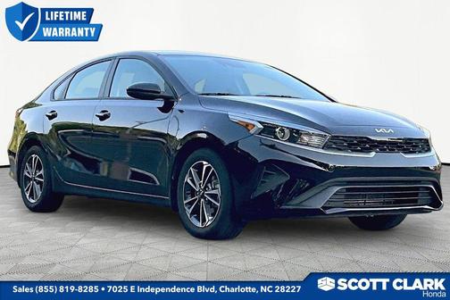 Aurora Black 2024 Kia Forte LXS
