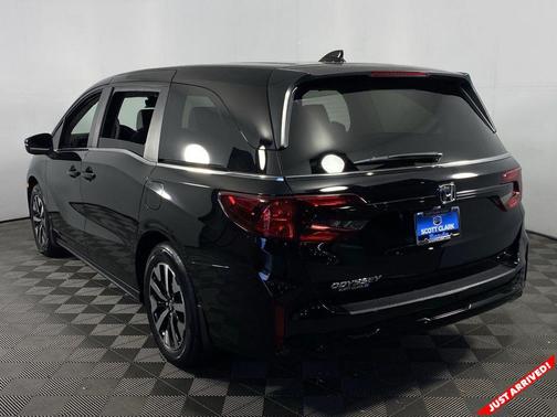Crystal Black Pearl 2026 Honda Odyssey EX-L