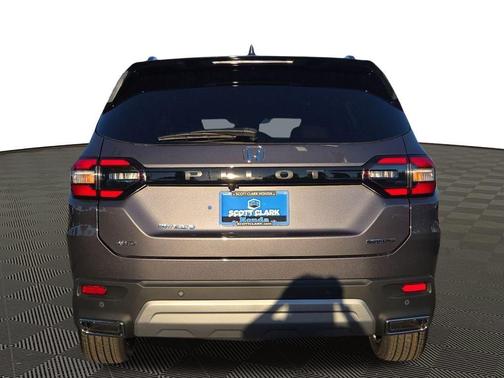 2025 Honda Pilot Touring 8-Passenger