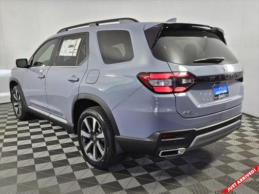 2025 Honda Pilot Touring 8-Passenger