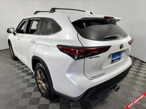 2022 Toyota Highlander Hybrid XLE