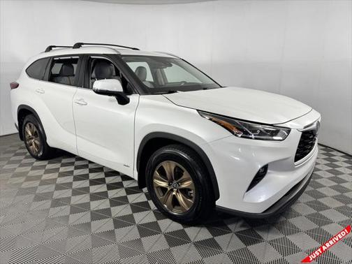 2022 Toyota Highlander Hybrid XLE