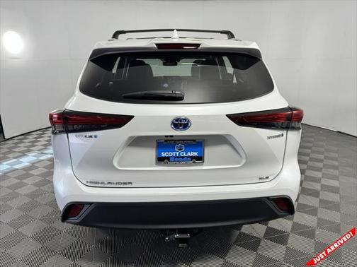 2022 Toyota Highlander Hybrid XLE