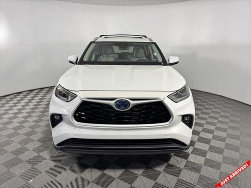 2022 Toyota Highlander Hybrid XLE