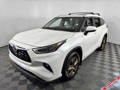 2022 Toyota Highlander Hybrid XLE