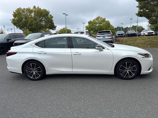 2022 Lexus ES 350 Base