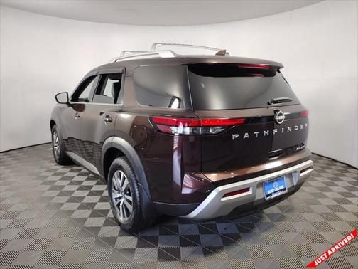 2022 Nissan Pathfinder SL 4WD