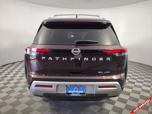2022 Nissan Pathfinder SL 4WD