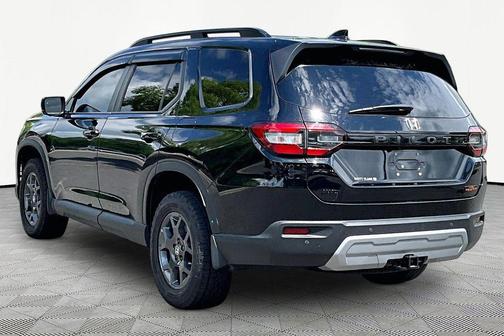 Crystal Black Pearl 2025 Honda Pilot TrailSport