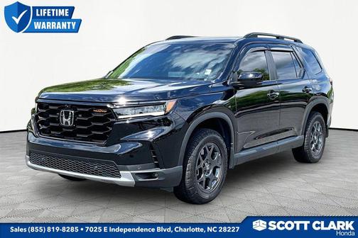 Crystal Black Pearl 2025 Honda Pilot TrailSport