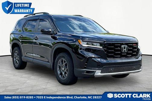 Crystal Black Pearl 2025 Honda Pilot TrailSport