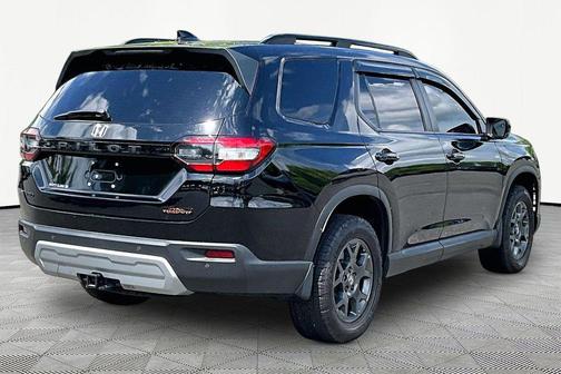 Crystal Black Pearl 2025 Honda Pilot TrailSport