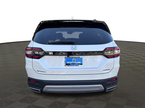 2023 Honda Pilot Touring 8-Passenger