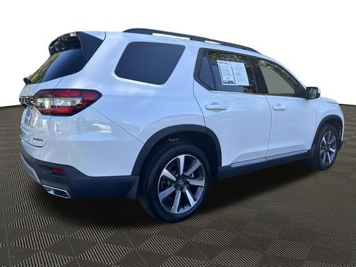 2023 Honda Pilot Touring 8-Passenger