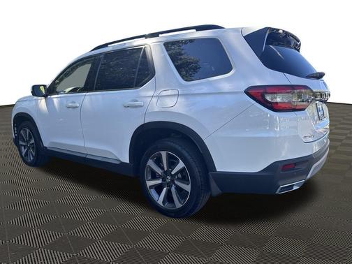 2023 Honda Pilot Touring 8-Passenger