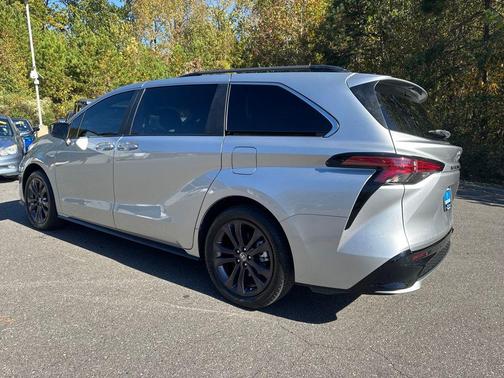 2022 Toyota Sienna XSE 7 Passenger