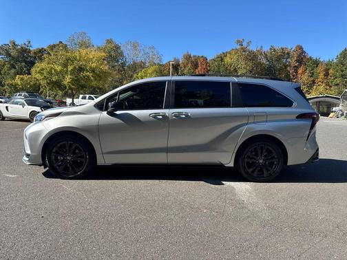 2022 Toyota Sienna XSE 7 Passenger