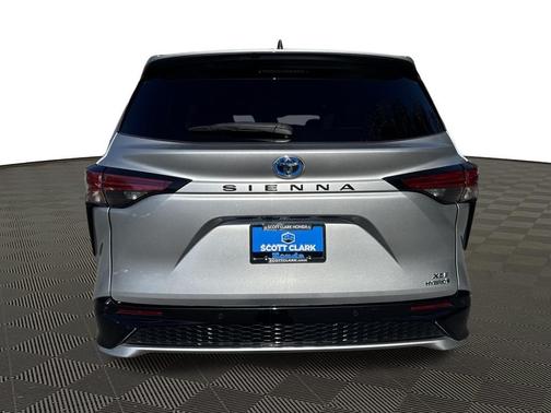 2022 Toyota Sienna XSE 7 Passenger