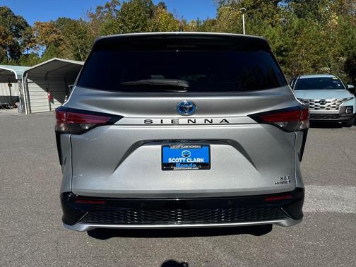 2022 Toyota Sienna XSE 7 Passenger
