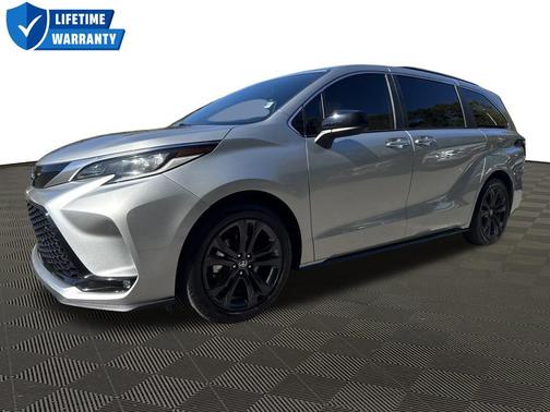 2022 Toyota Sienna XSE 7 Passenger