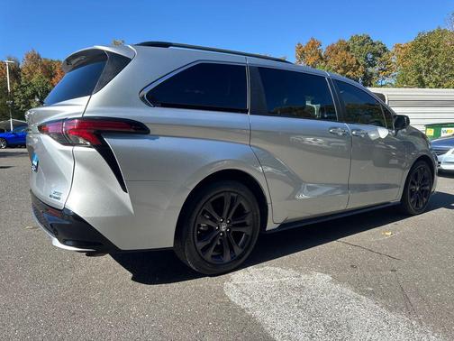 2022 Toyota Sienna XSE 7 Passenger