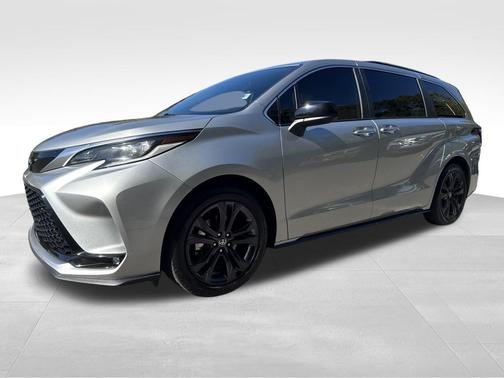 2022 Toyota Sienna XSE 7 Passenger
