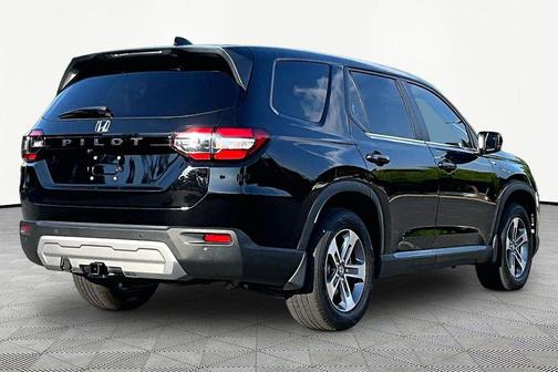 Crystal Black Pearl 2024 Honda Pilot EX-L