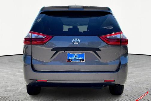 2020 Toyota Sienna SE