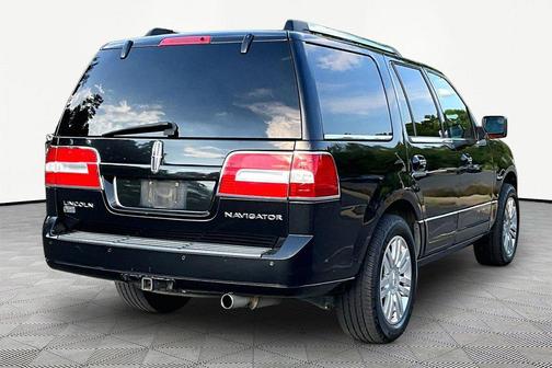 Tuxedo Black Metallic 2014 Lincoln Navigator Base