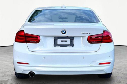 Alpine White 2017 BMW 320 i
