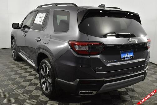 2025 Honda Pilot Touring 8-Passenger