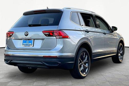 Pyrite Silver Metallic 2024 Volkswagen Tiguan 2.0T SE