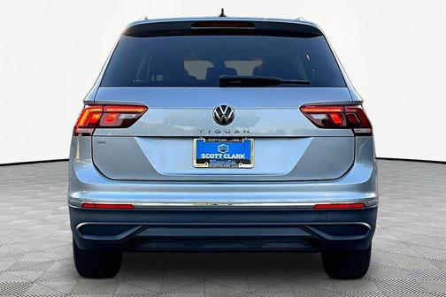 Pyrite Silver Metallic 2024 Volkswagen Tiguan 2.0T SE