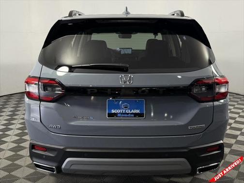 2025 Honda Pilot Touring 8-Passenger