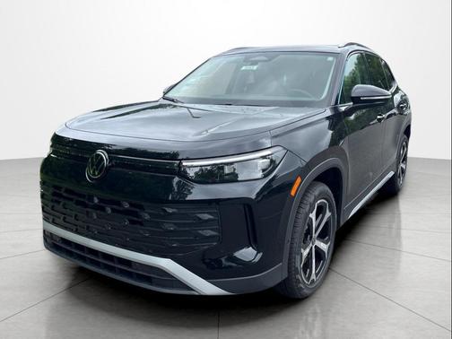 deep black pearl 2026 Volkswagen Tiguan 2.0T SE